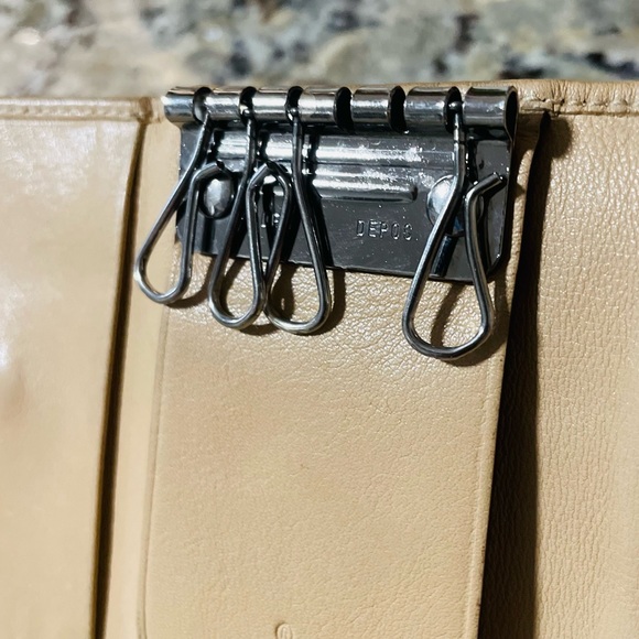GUCCI Tan Leather Key Wallet 💯 AUTHENTIC - Picture 10 of 15
